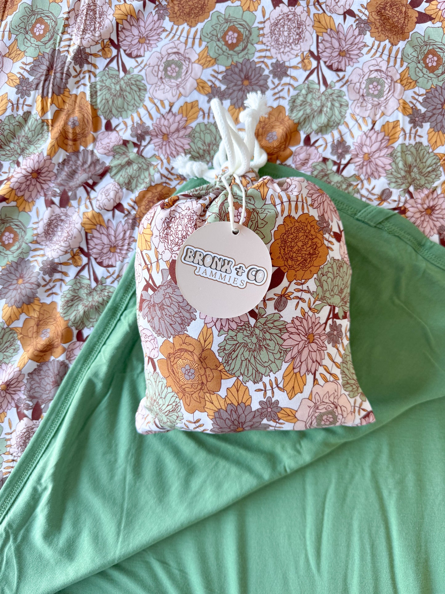 Damsel floral crib sheet