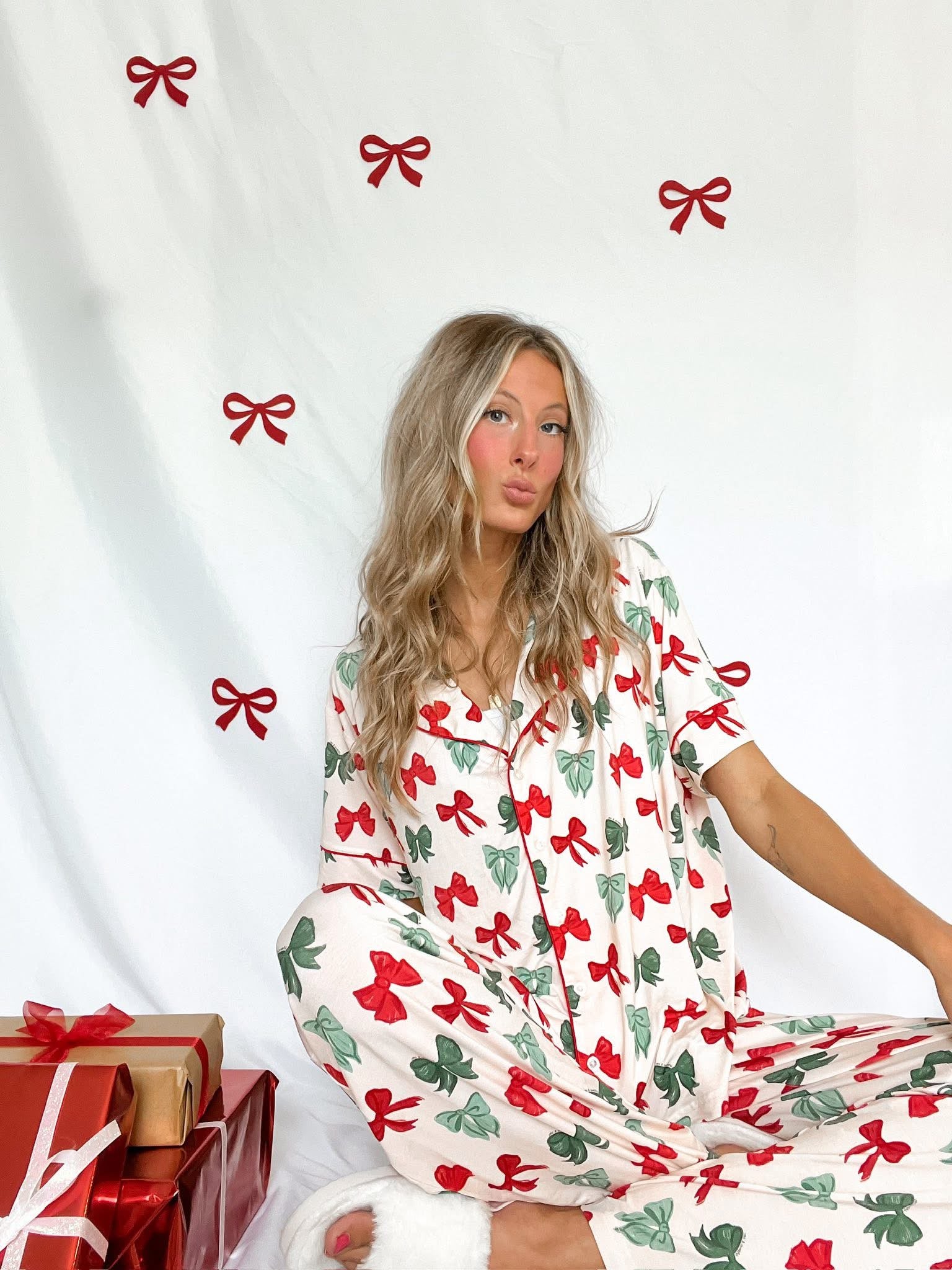 Bronx&Co. Christmas Bows Womens Pant Set